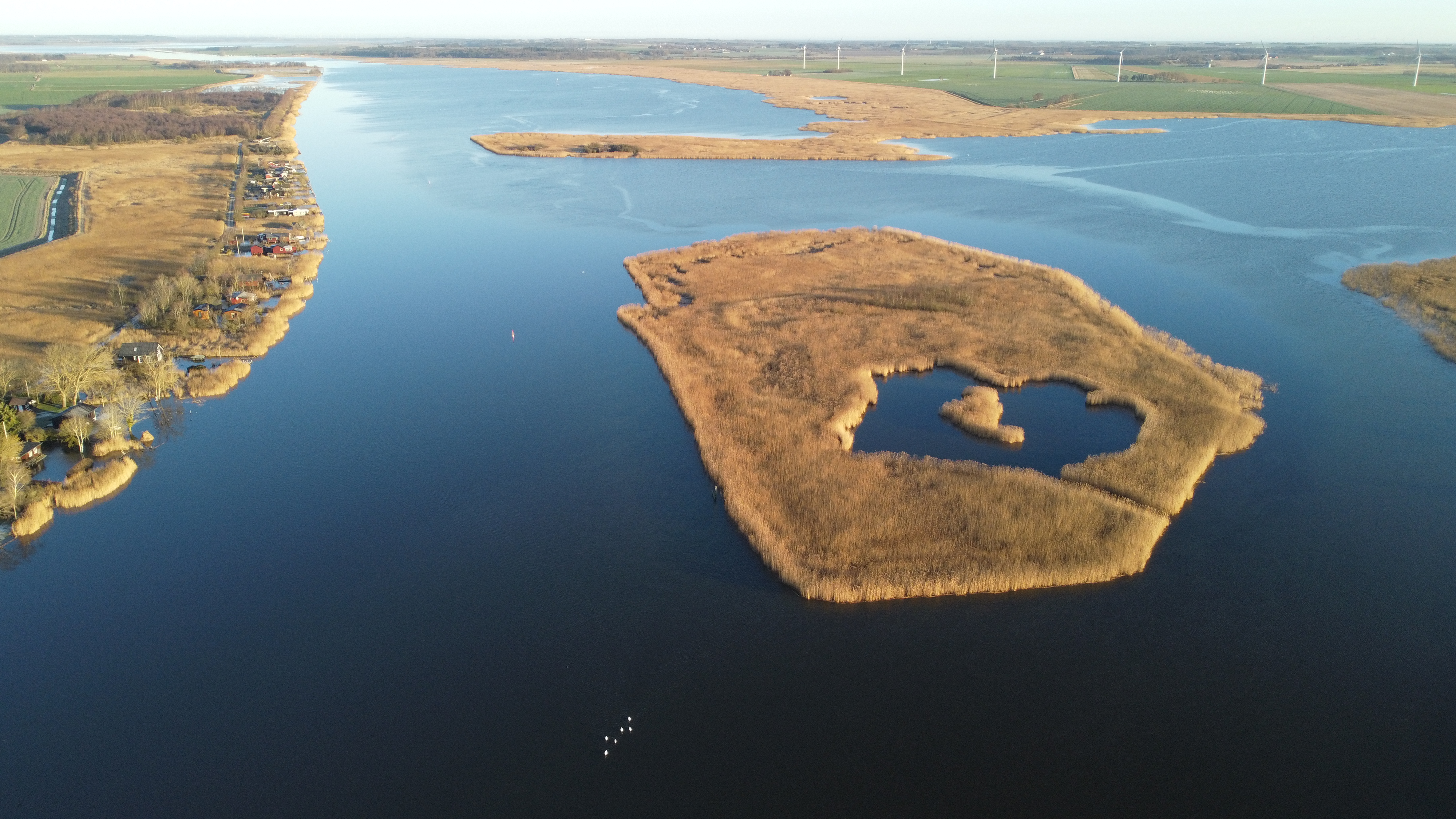 Randers fjord set fra luften med marker i baggrunden