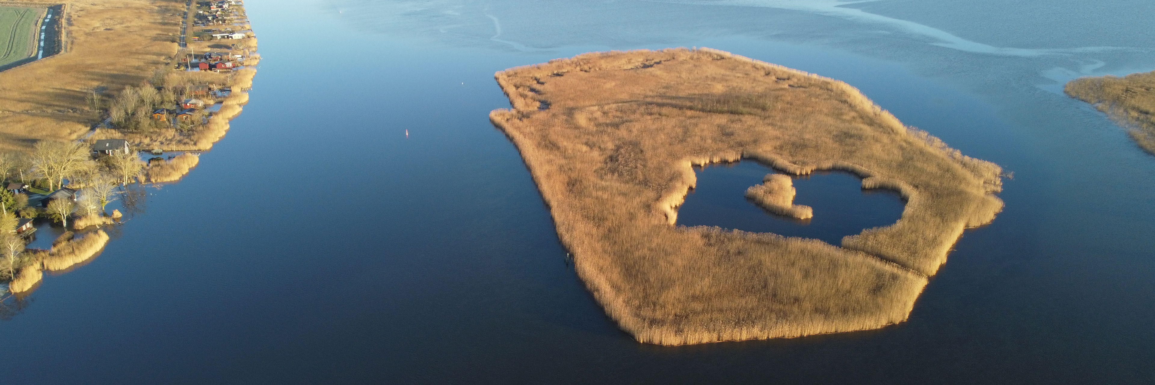 Randers fjord set fra luften med marker i baggrunden