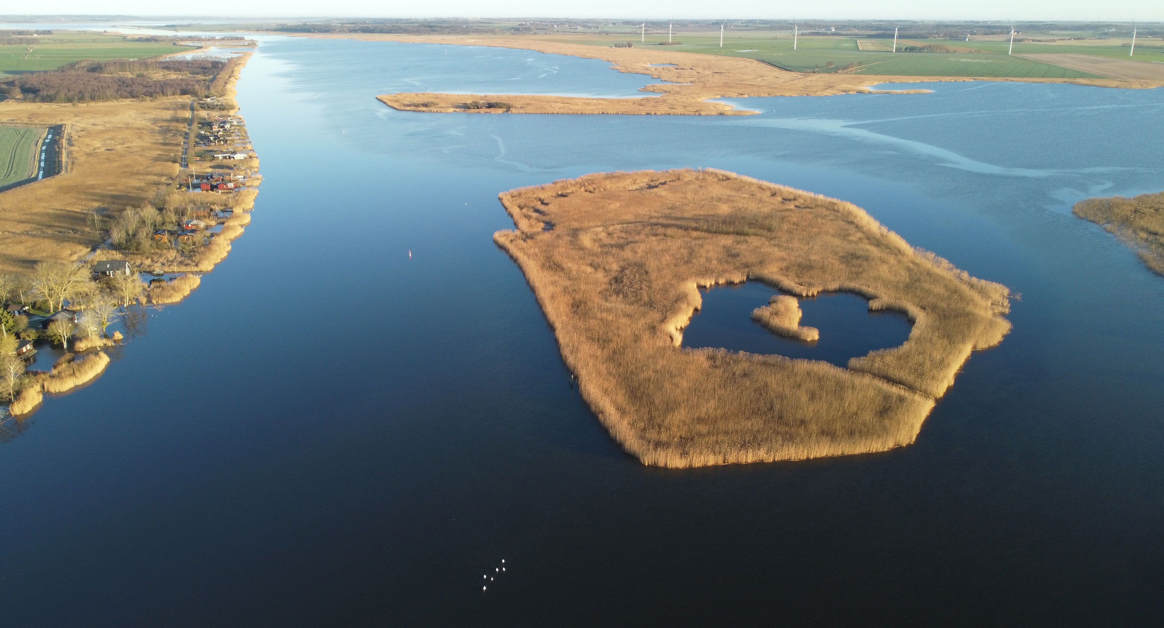 Randers fjord set fra luften med marker i baggrunden